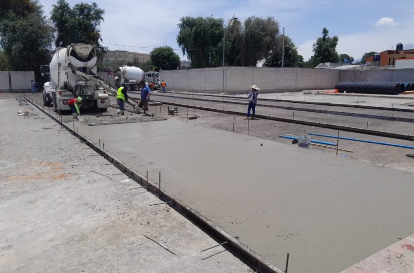  En etapa final, construcción del Centro Comunitario de Zacualpan con pavimentación de la plaza y última parte de calle 10 de mayo