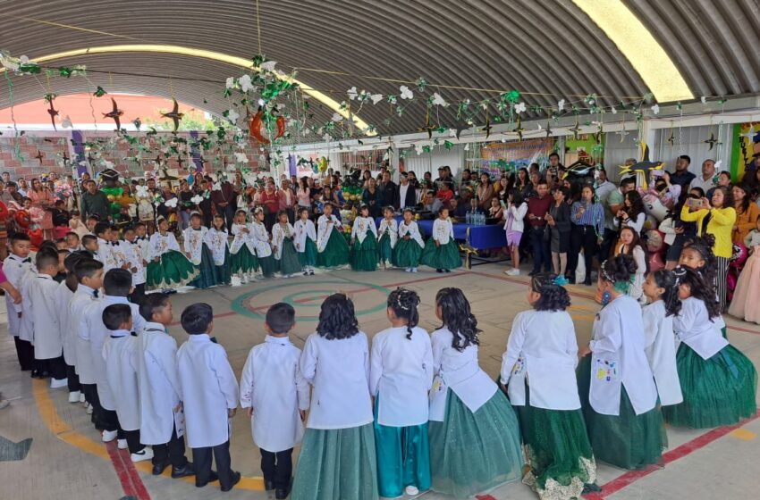  En clausura del kínder Pestalozzi de Zacualpan, Isidro Nóhpal anuncia entrega de útiles escolares y uniformes gratuitos antes que termine su administración