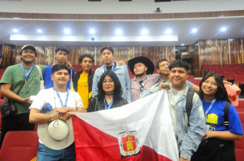  Destacan estudiantes de la UATx en XLVI Encuentro Nacional de Estudiantes de Historia