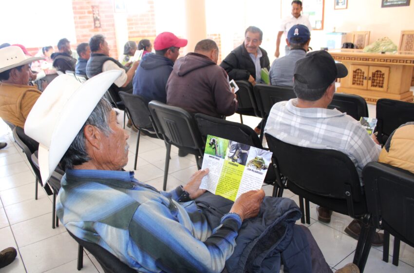  Entregan estudiantes de Biología UATx productos del Seminario de la Praxis Profesional a comuneros de San Juan Cuauhtémoc